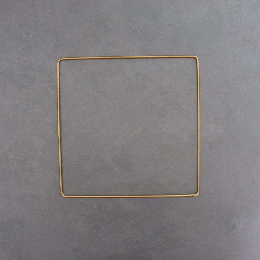 Kovový dekorační rám zlatý 20 cm